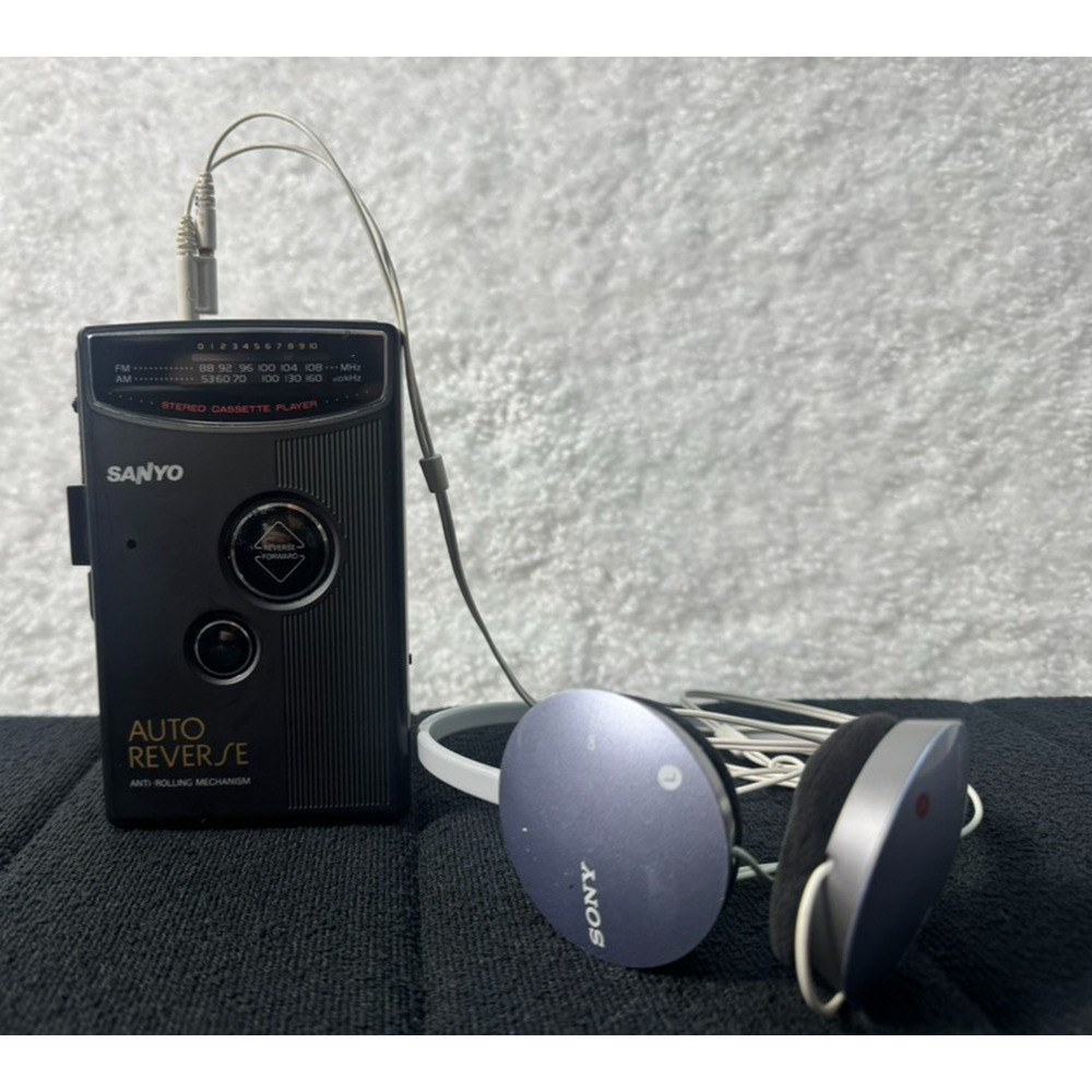 Sanyo Walkman Model MGR 190 K Auto Reverse Cassette Am/Fm - Tested, WORKS - READ